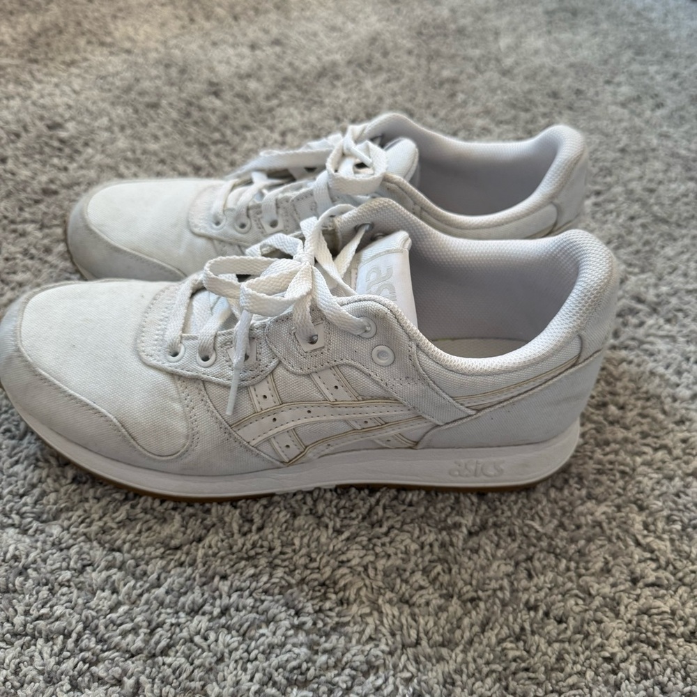 Women’s White Asics Tennis Shoes